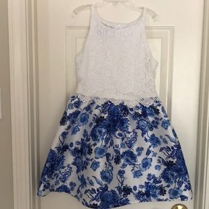 Cute spaghetti-step dress. Size 8 - EUC